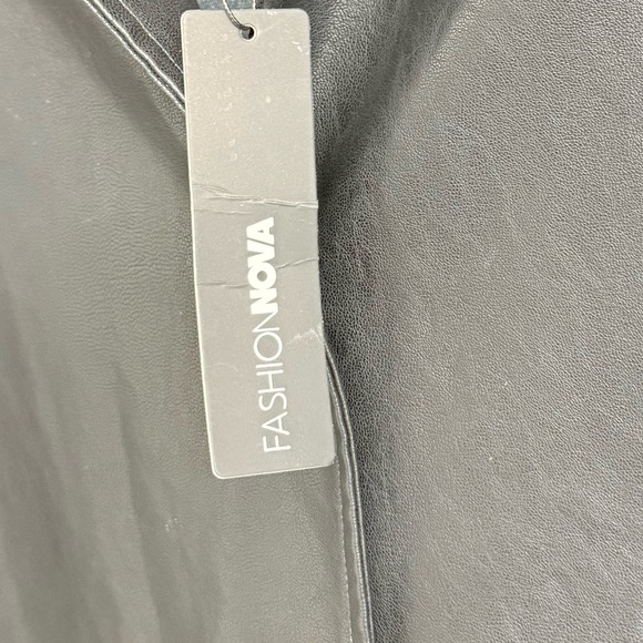 Fashion Nova Women’s Black Faux Leather Maxi Trench Coat. Size L - Picture 7 of 8